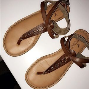 American Eagle sandals